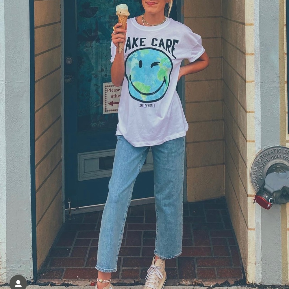 High wasted, wide leg blue jeans.